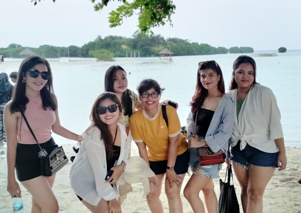 Menikmati Keajaiban Pulau Pari